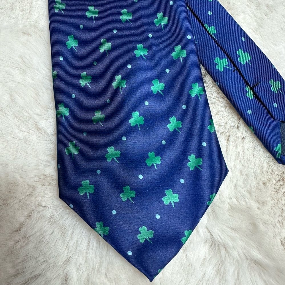 Lillian Vernon shamrock tie